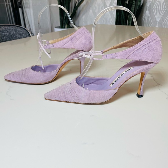 Manolo Blahnik Shoes - Manolo Blahnik | Ruched Suede Heel